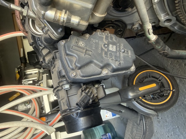 Дросільна заслінка в зборі 8512452 BMW