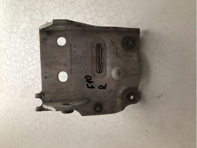 Праве кріплення переднього бампера 51117186514 BMW
