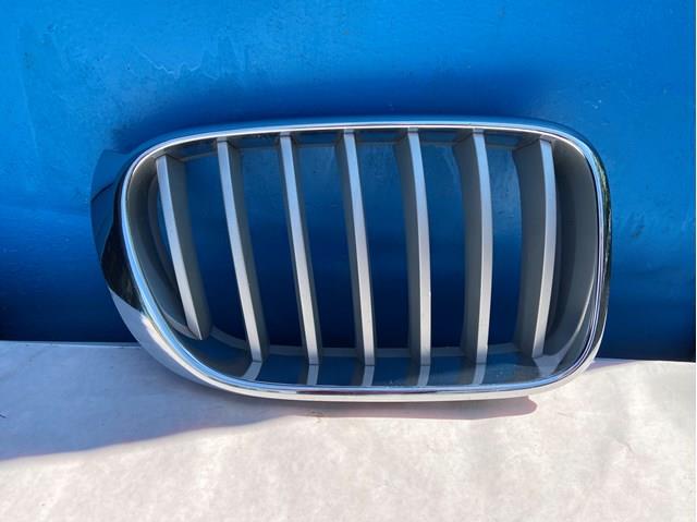Решітка радіатора права 51117237422 BMW