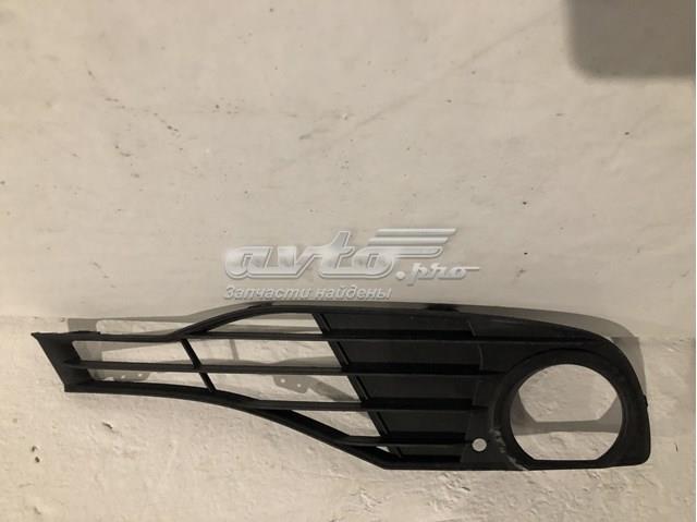 Заглушка ПТФ бампера переднього права 51117255370 BMW
