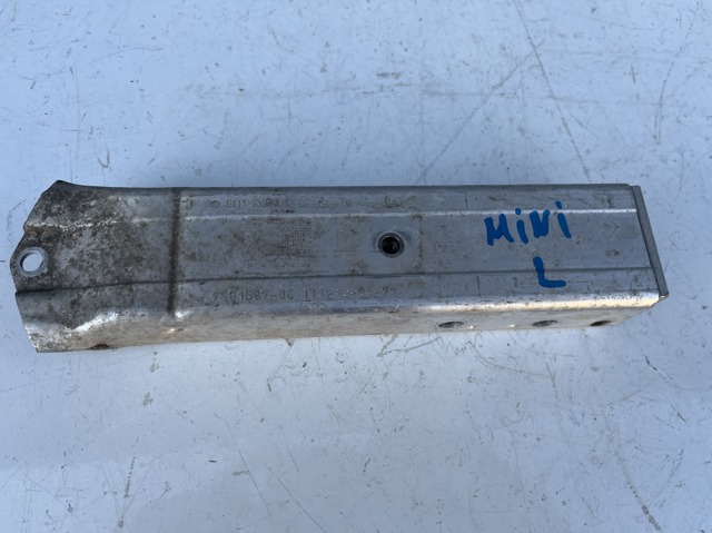 Кронштейн підсилювача переднього бампера 51117301587 BMW