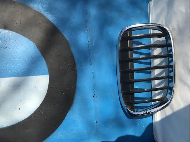 Решітка радіатора права 51117383366 BMW