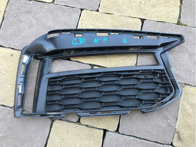 Решітка переднього бампера, права 51118064964 BMW