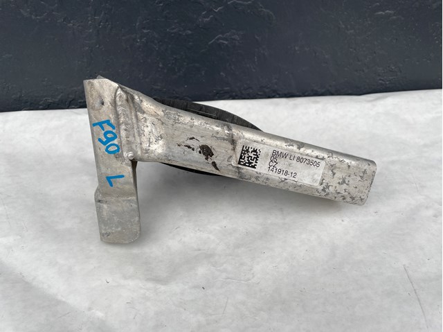 Кронштейн підсилювача переднього бампера 51118073505 BMW