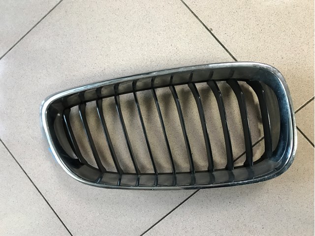Решітка радіатора права 51134A15CF2 BMW