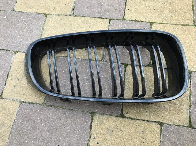 Решітка 51135A3D036 BMW