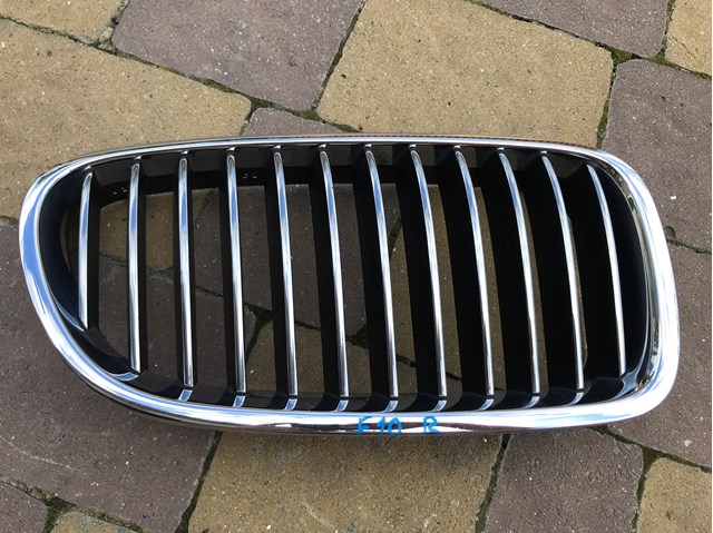 Решітка радіатора права 51137200728 BMW
