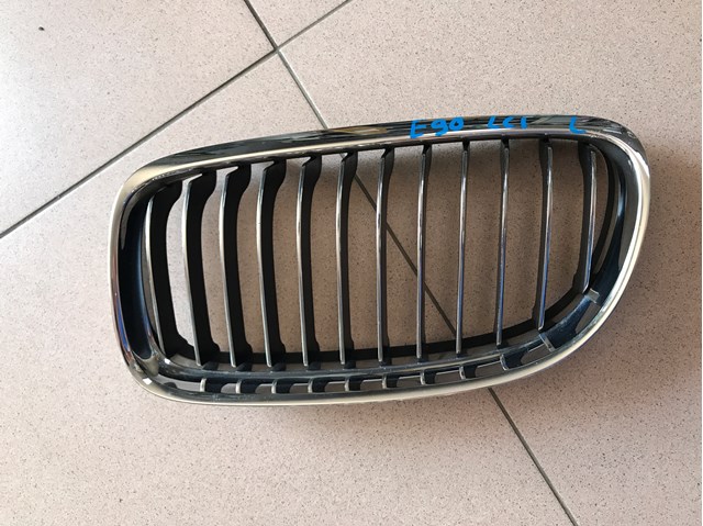 Решітка радіатора ліва 51137201969 BMW
