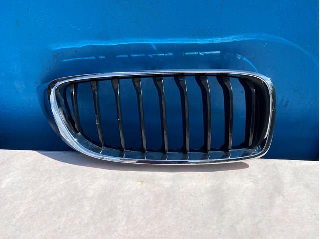 Решітка радіатора права 51137294818 BMW