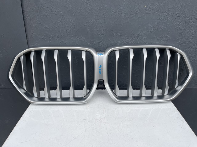 Облицювання радіатора 51137481386 BMW