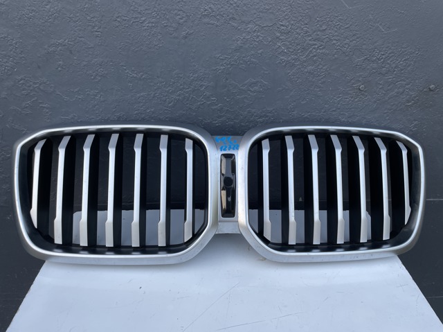 Решітка 51137931236 BMW