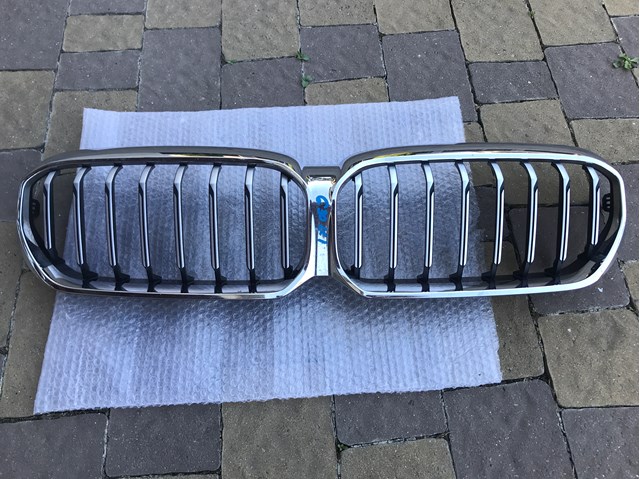 Решітка радіатора 51139464210 BMW