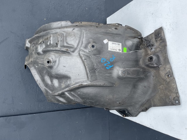 Підкрилок переднього крила, правий задній 51717241846 BMW