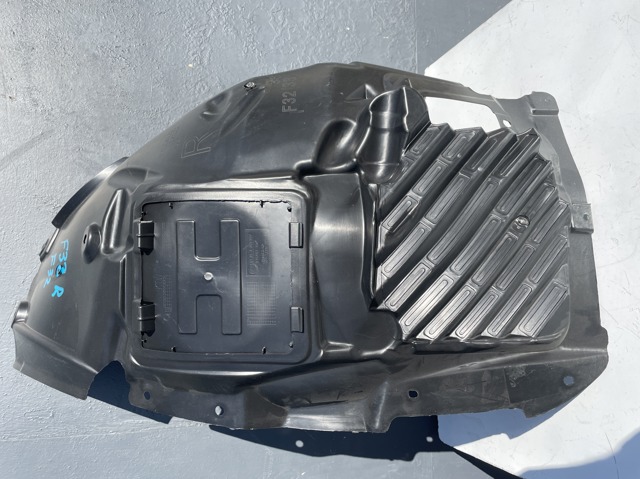 Підкрилок переднього крила, правий передній 51717260732 BMW