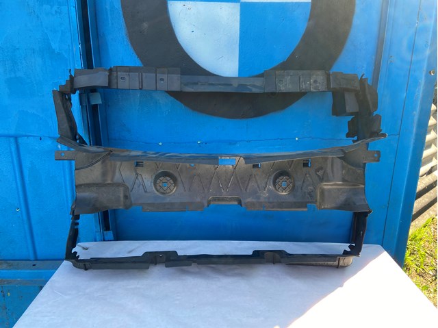 повітропровід радіатора 51745A35890 BMW