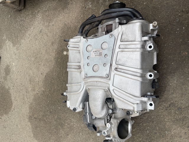 Компресор автомобільний 06E145601BF VAG