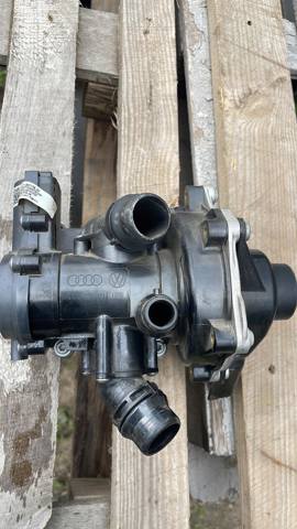 Помпа водяна, корпус 06L121111J VAG