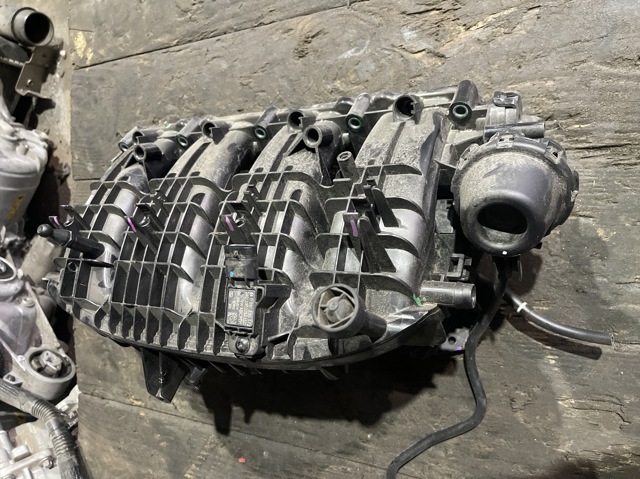 Колектор впускний 06L133201 VAG