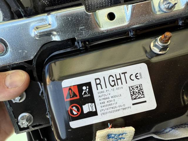 Подушка безпеки (AIRBAG) пасажирська, захисту колін 107782600D TESLA