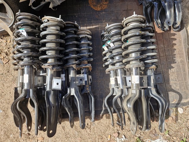 Стійка передня права 118836800E TESLA