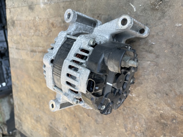 Авто генератор 13515942 GM