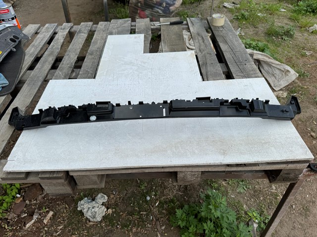 Кронштейн бампера заднього, центральний 149404500B TESLA