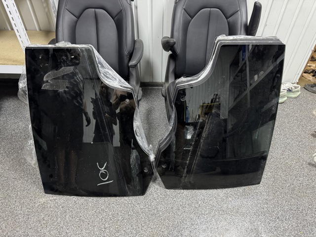 Скло заднє ліве 149550600B TESLA