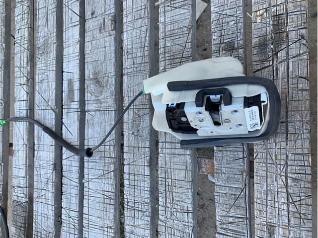 Замок двері правої передньої 150067300A TESLA
