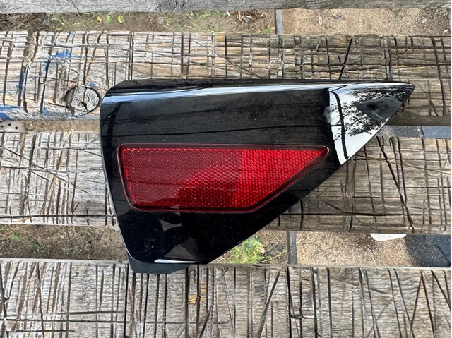 Накладка заднього правого крила 151878300A TESLA