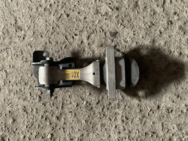 Передня опора двигуна 21950F2000 HYUNDAI