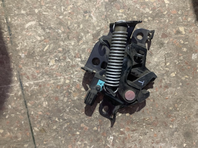 Запор капота (замок і привід замка капота) 5351047102 TOYOTA