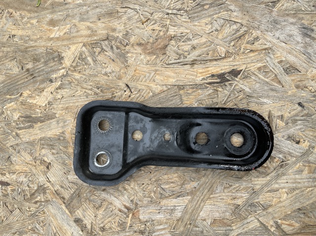 Кронштейн передньої балки 5Q0199517G VAG