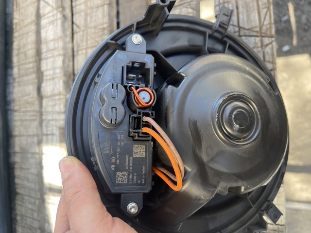 Регулятор оборотів пічки 5WA907521 VAG
