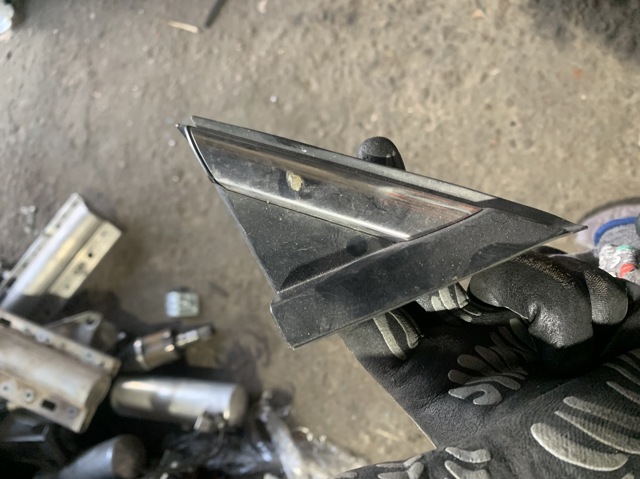 Молдинг переднього правого крила 75490TRTA11 HONDA