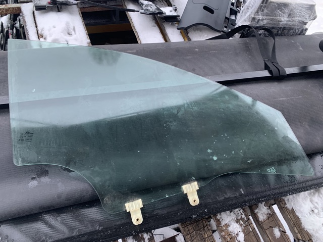 Скло пасажирських дверей 82420J9020 HYUNDAI