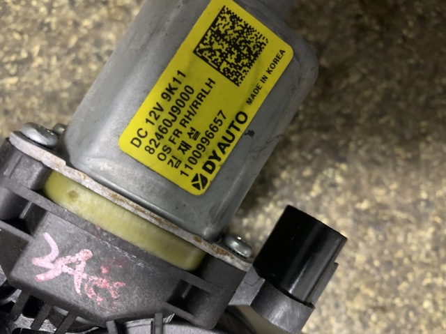 Двигун склопідіймача двері передньої, правої 82460J9000 HYUNDAI