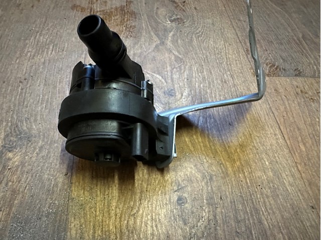 Водяний насос охолодження електричний додатковий 11518671654 BMW