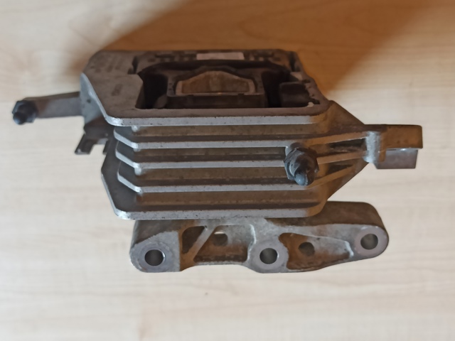 Права подушка мотора 22118743621 BMW