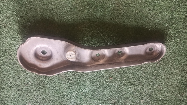 Кронштейн задньої балки 31106861142 BMW