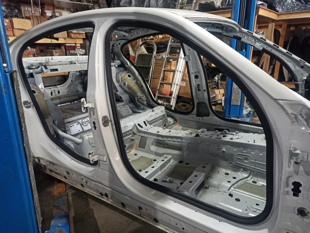 Отвір передніх правих дверей 41007437594 BMW