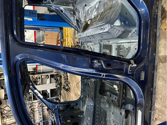 Отвір передніх лівих дверей 41007494061 BMW