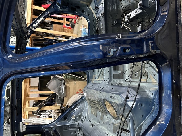 Отвір передніх правих дверей 41007494062 BMW
