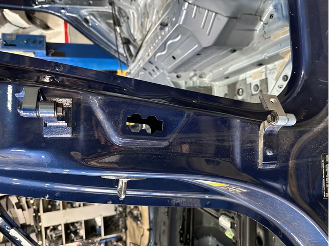 Петля задніх дверей, лівих 41007495993 BMW