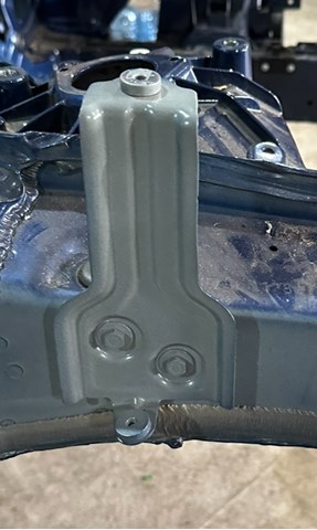 Кронштейн кріплення крила переднього правого, передній 41357475802 BMW