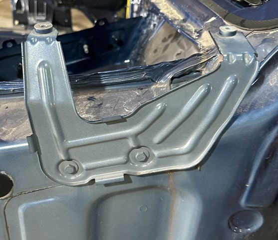 Кронштейн кріплення крила переднього лівого, задній 41357475803 BMW