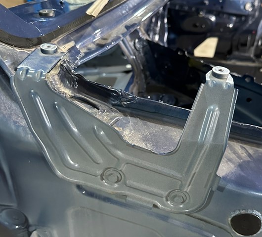 Кронштейн кріплення крила переднього правого, задній 41357475804 BMW