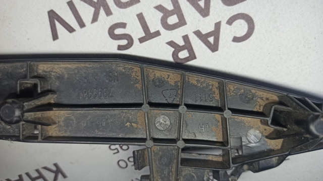 Напрямна переднього бампера, права 51117399981 BMW