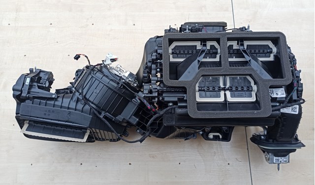 Корпус печі в зборі 64119382874 BMW