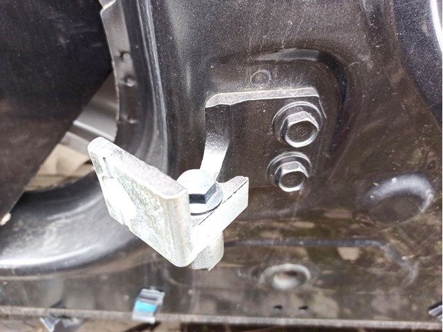 Петля заднтої двері, правої 68140736AB CHRYSLER