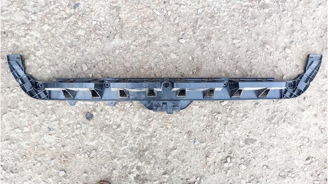 Кронштейн бампера заднього, центральний 68287855AA CHRYSLER